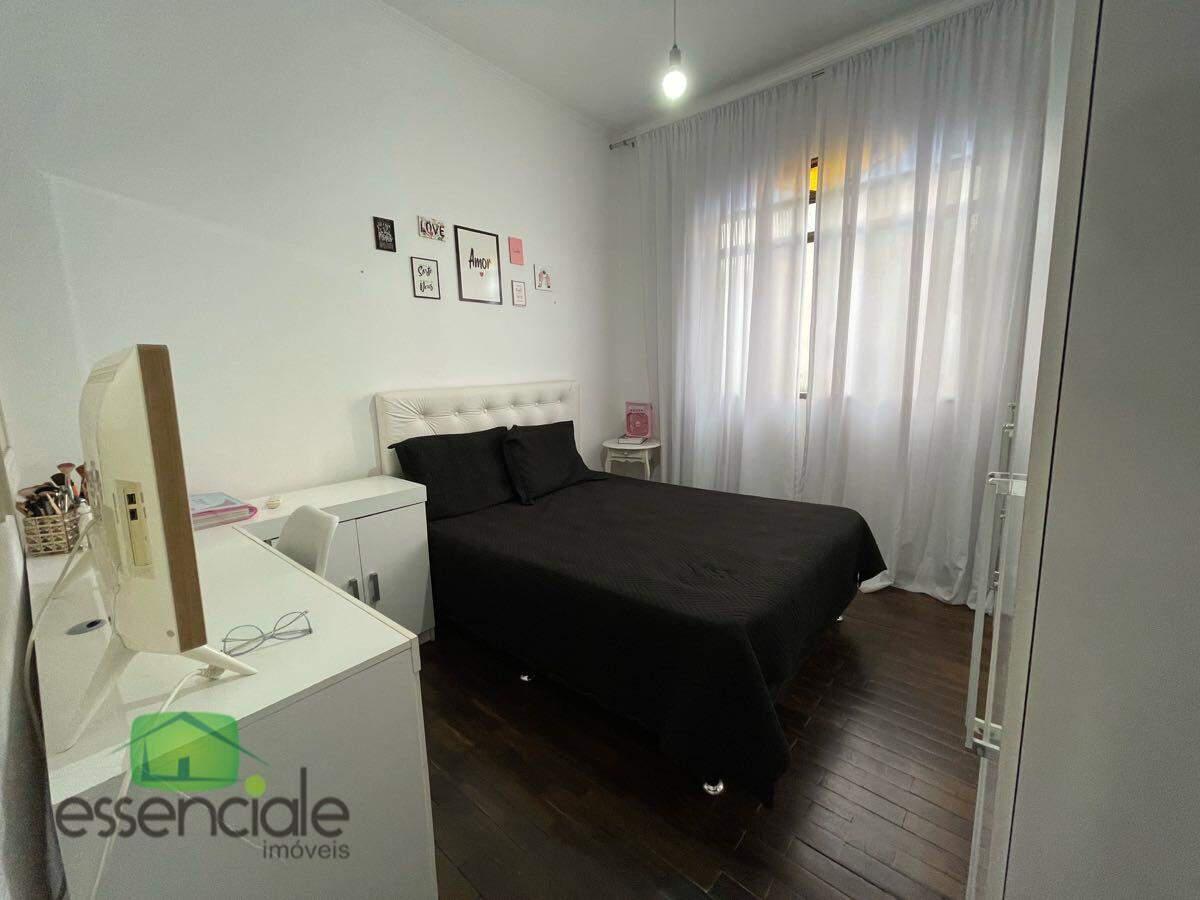 Casa, Santa Cruz Industrial, 3 Quartos, 5 Vagas, 1 Suíte