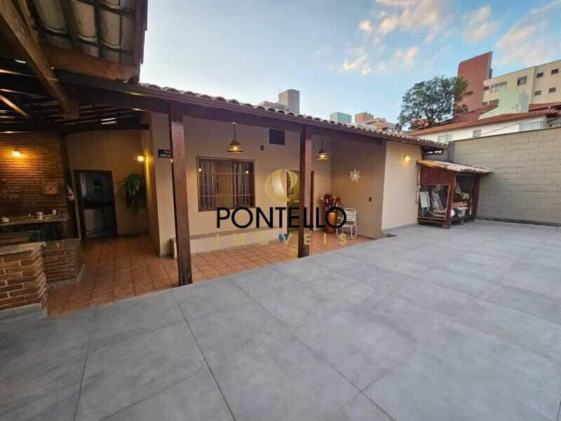 Casa, Castelo, 5 Quartos, 4 Vagas, 1 Suíte