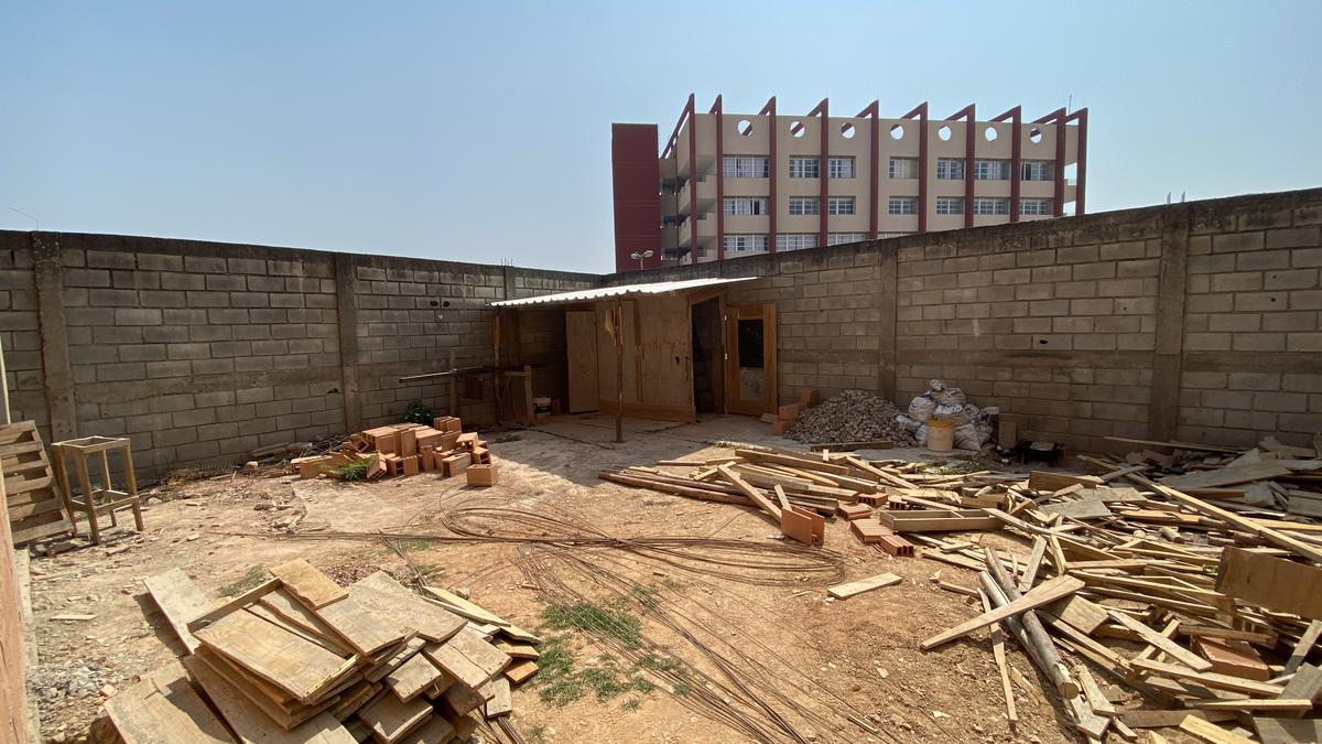 Casa, Cabral, 3 Quartos, 2 Vagas, 1 Suíte