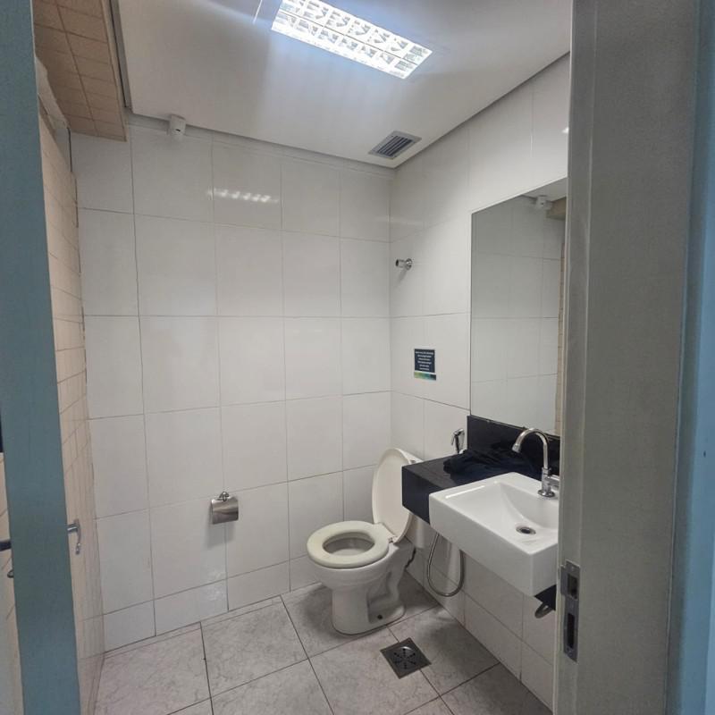 Prédio, Estoril, 0 Quarto, 17 Vagas