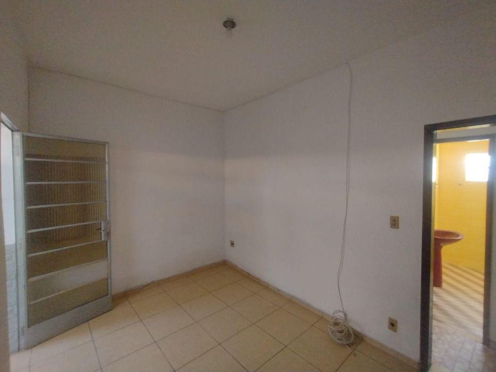 Casa, Centro, 2 Quartos, 0 Vaga