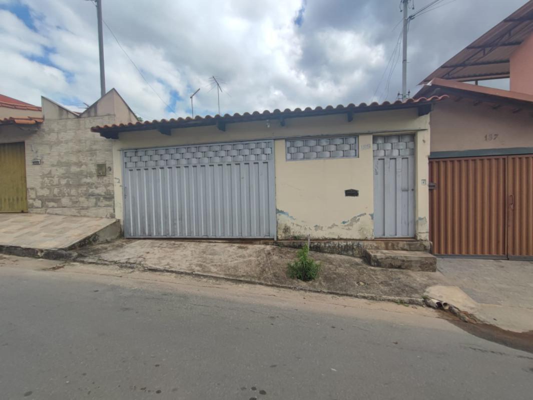 Casa, Industrial, 3 Quartos, 2 Vagas, 1 Suíte