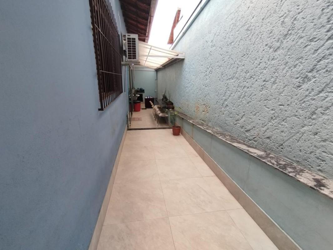 Casa, Castelo, 3 Quartos, 4 Vagas, 1 Suíte