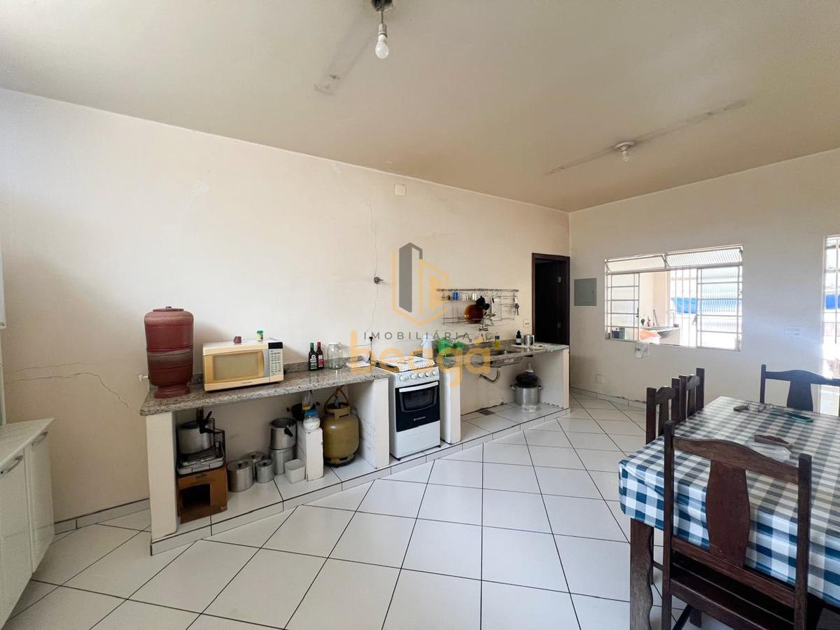 Casa, Parque Turistas, 3 Quartos, 2 Vagas, 1 Suíte