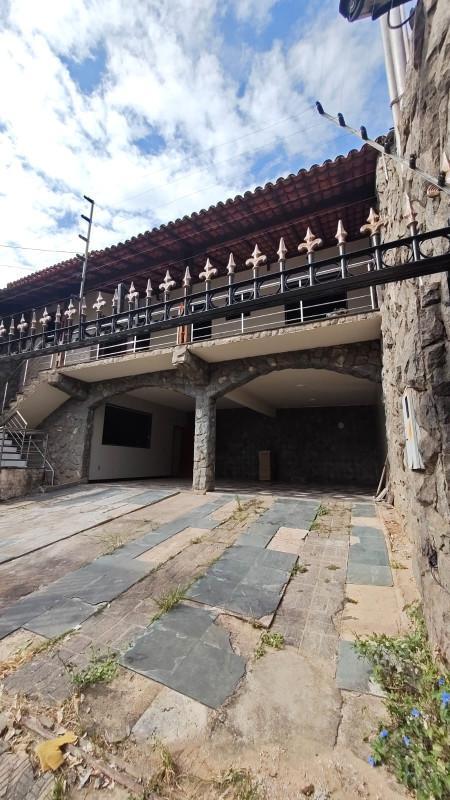 Casa, Barreiro, 3 Quartos, 4 Vagas, 1 Suíte