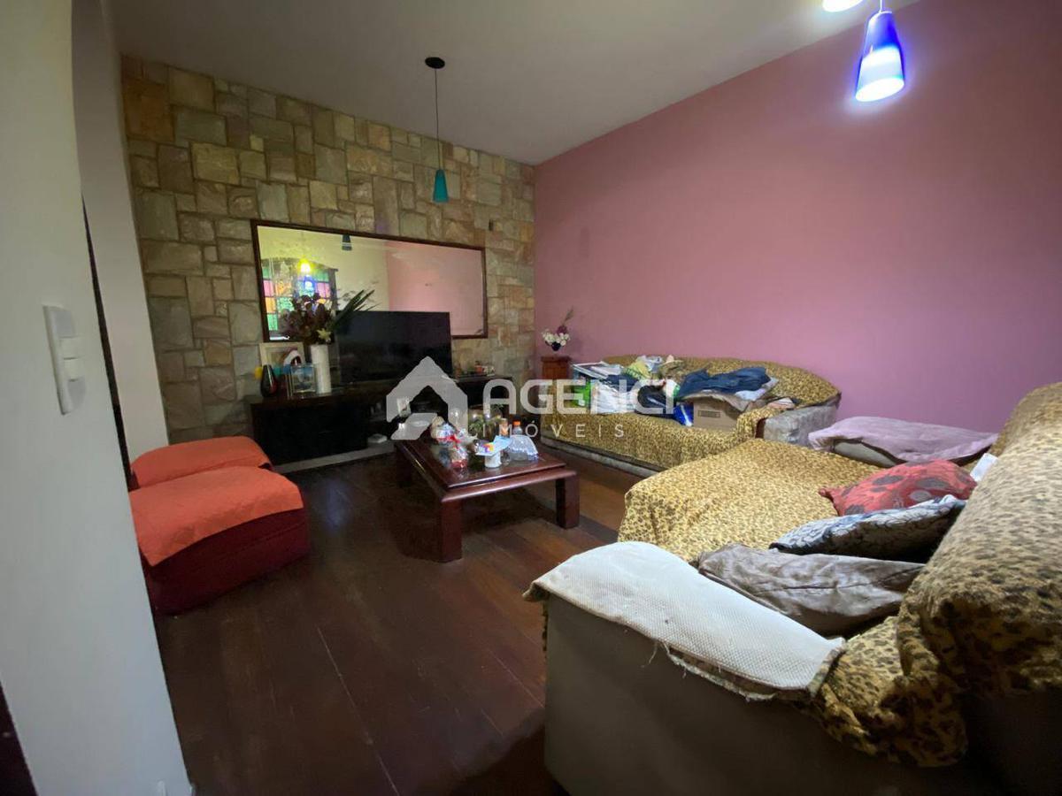 Casa, Camargos, 3 Quartos, 0 Vaga, 1 Suíte