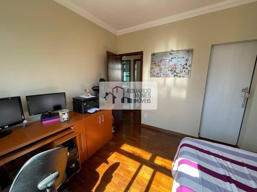 Cobertura, Funcionários, 4 Quartos, 2 Vagas, 2 Suítes