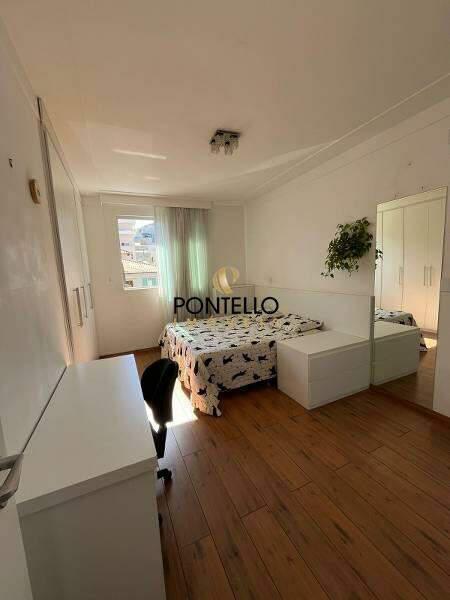Casa, Castelo, 4 Quartos, 8 Vagas, 4 Suítes