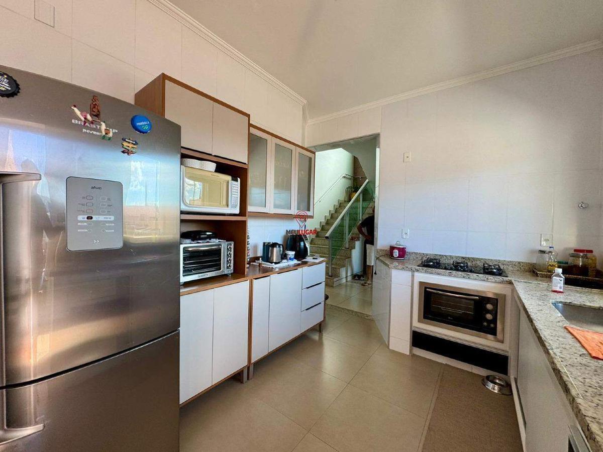 Casa, Miramar (barreiro), 4 Quartos, 3 Vagas, 1 Suíte