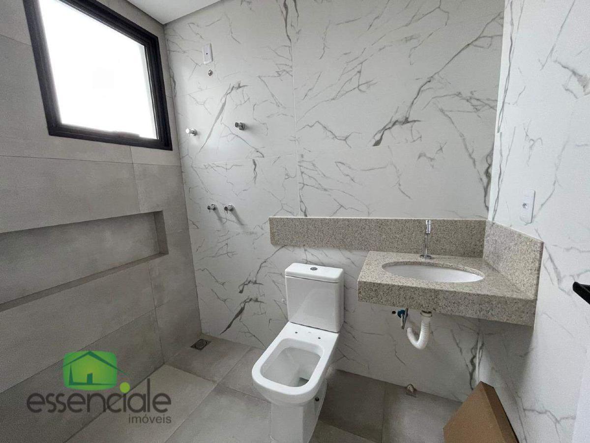 Casa, Centro, 3 Quartos, 2 Vagas, 1 Suíte