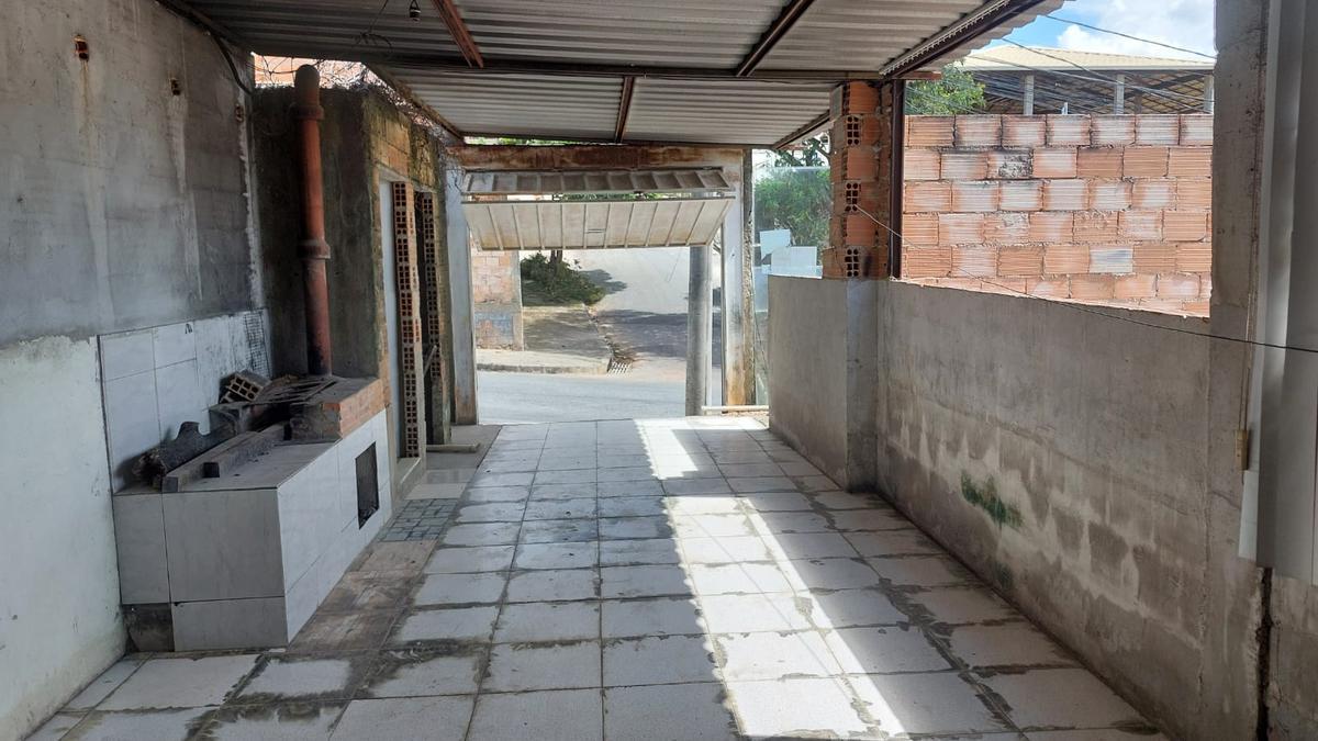 Casa, Jardim Vitória, 2 Quartos, 4 Vagas, 1 Suíte