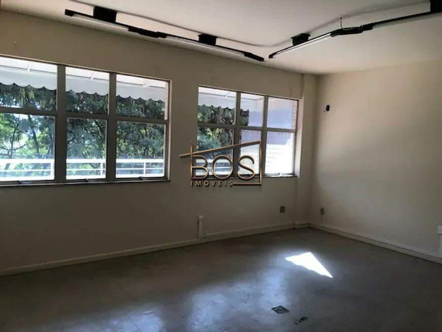 Prédio, Funcionários, 0 Quarto, 14 Vagas