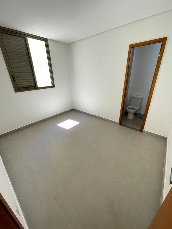 Apartamento, Sagrada Família, 2 Quartos, 2 Vagas, 1 Suíte