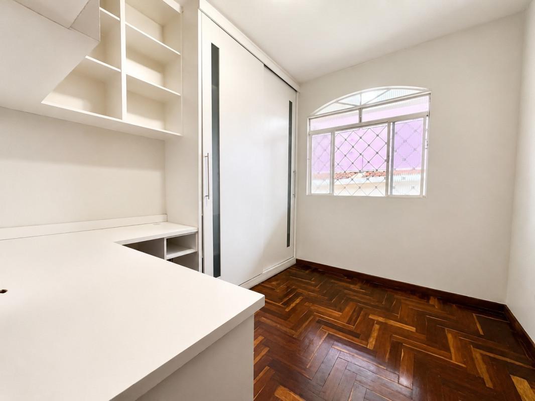 Casa, Castelo, 3 Quartos, 2 Vagas, 1 Suíte