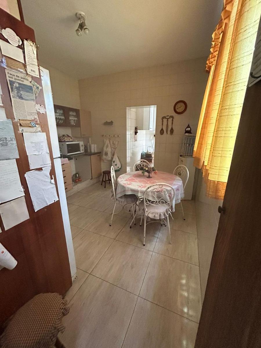 Casa, Centro, 5 Quartos, 0 Vaga, 3 Suítes