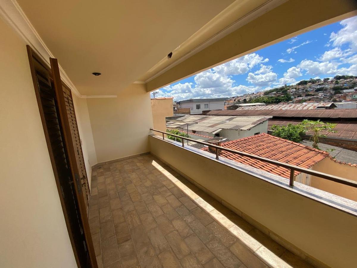 Casa, Centro, 4 Quartos, 4 Vagas, 2 Suítes