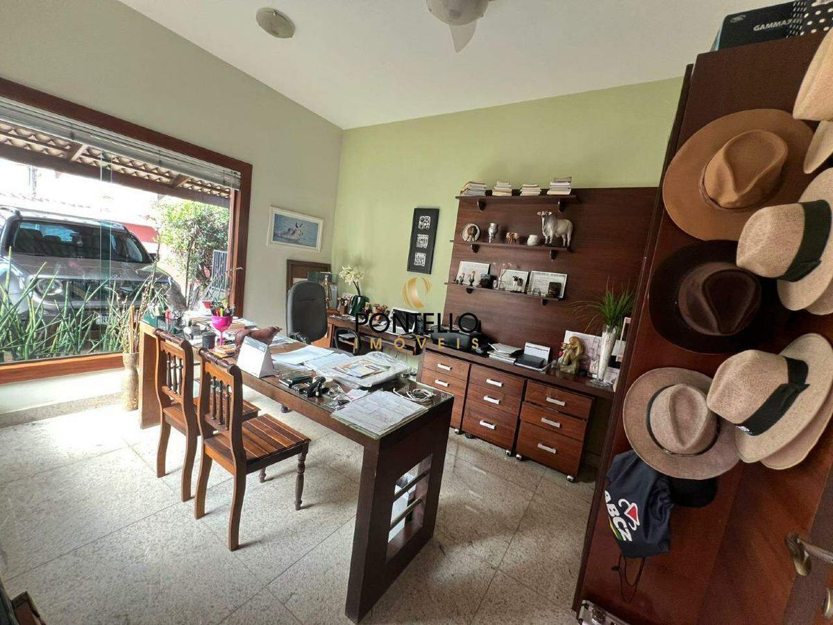 Casa, Santa Rita de Cássia, 8 Quartos, 4 Vagas, 2 Suítes