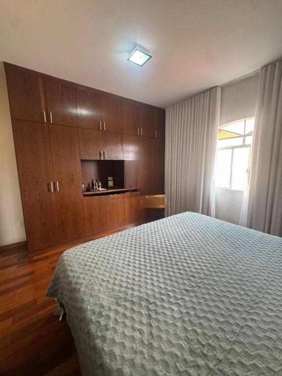 Casa, Casa Branca, 4 Quartos, 6 Vagas