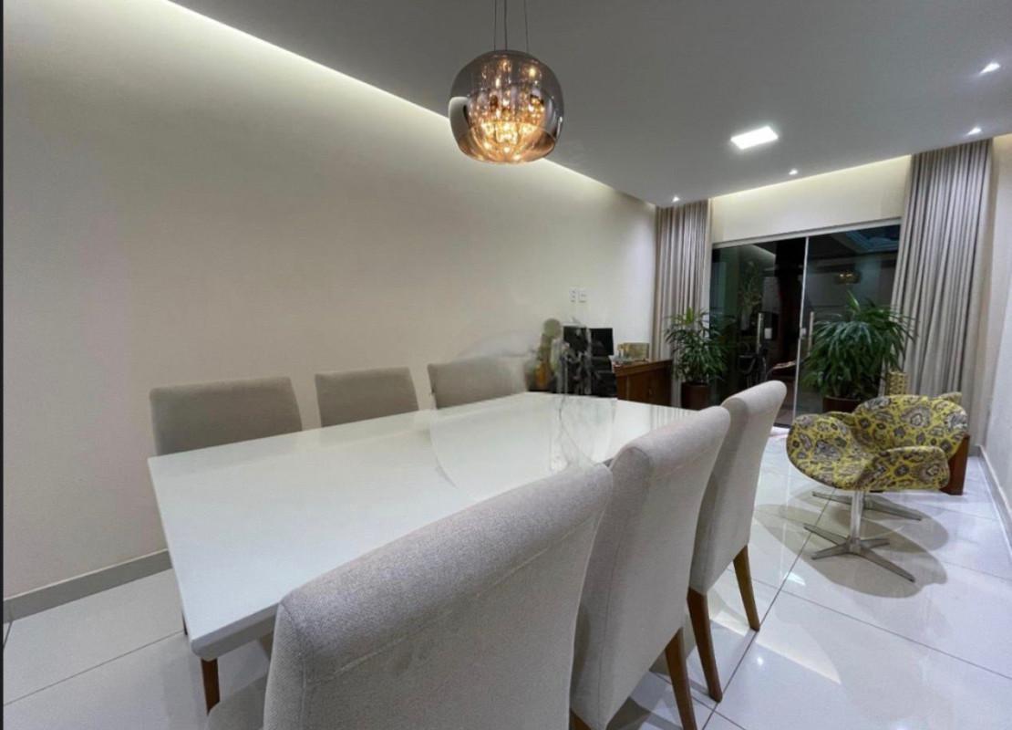 Casa, Milionários, 3 Quartos, 8 Vagas, 1 Suíte