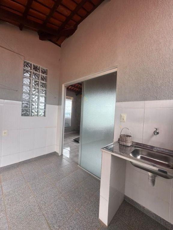 Casa, Casa Branca, 4 Quartos, 6 Vagas