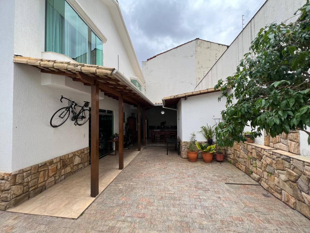 Casa, Castelo, 4 Quartos, 4 Vagas, 1 Suíte