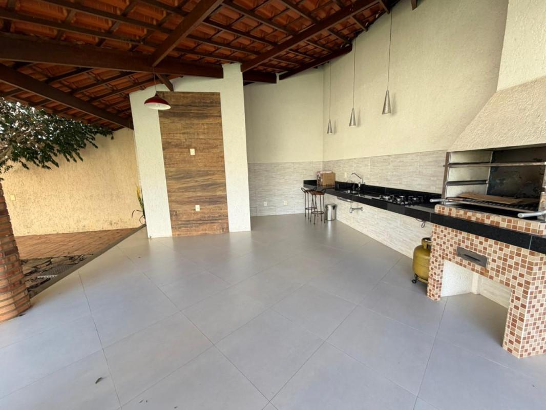 Casa, Castelo, 3 Quartos, 8 Vagas, 1 Suíte