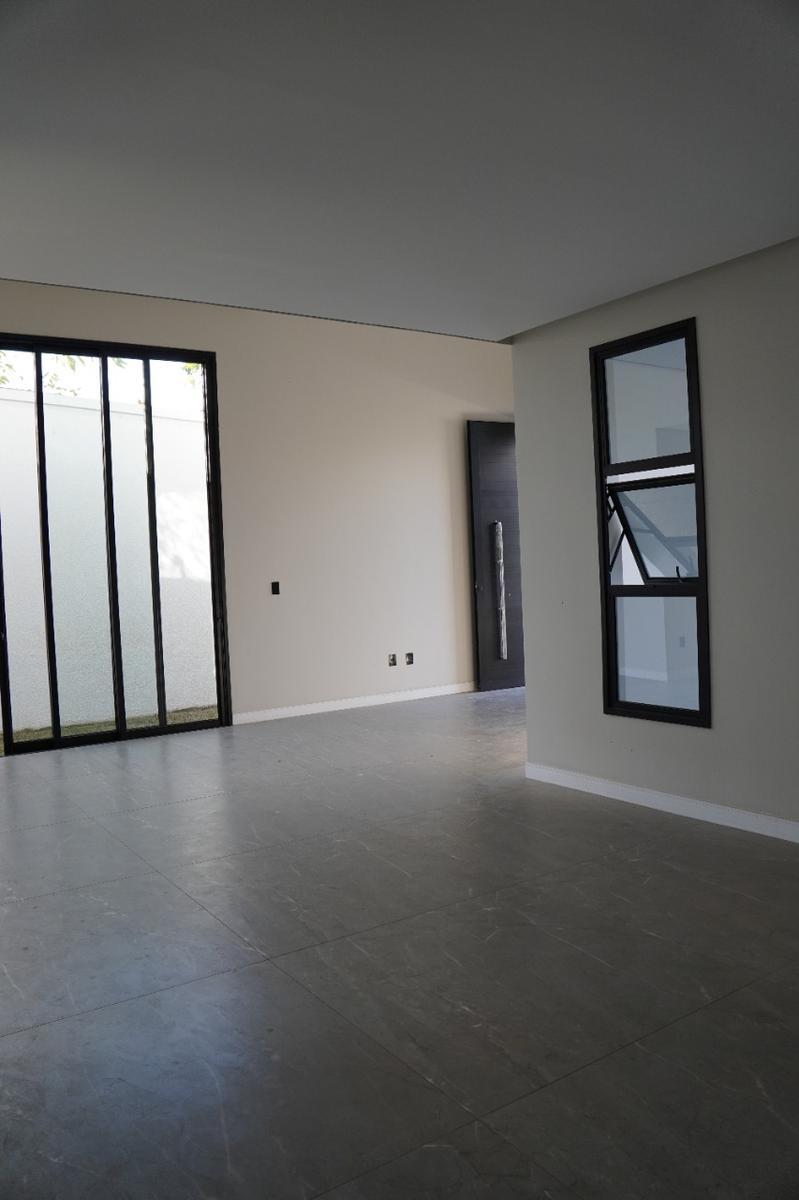 Casa, Trevo, 4 Quartos, 3 Vagas, 2 Suítes