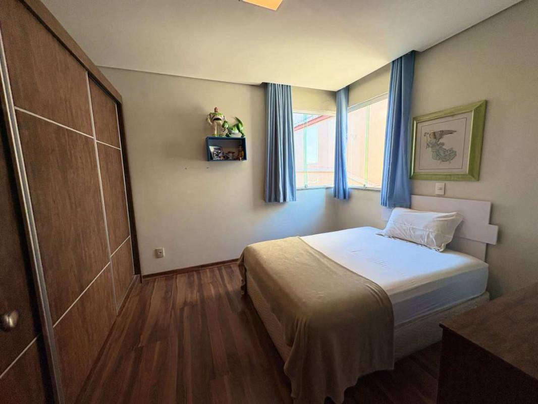 Casa, Europa, 3 Quartos, 7 Vagas, 1 Suíte