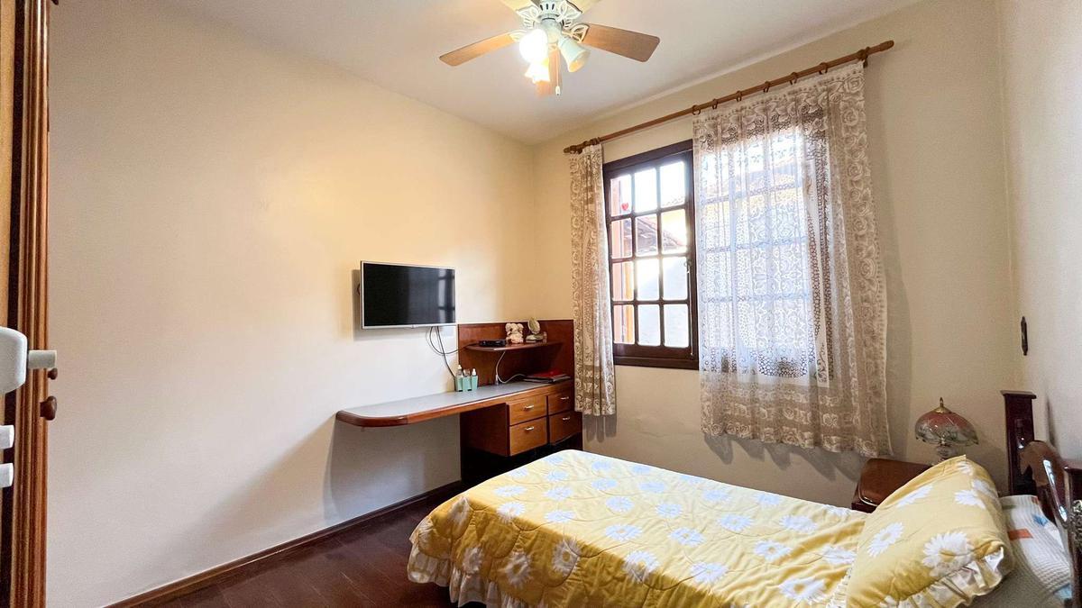 Casa, Luxemburgo, 5 Quartos, 4 Vagas, 2 Suítes