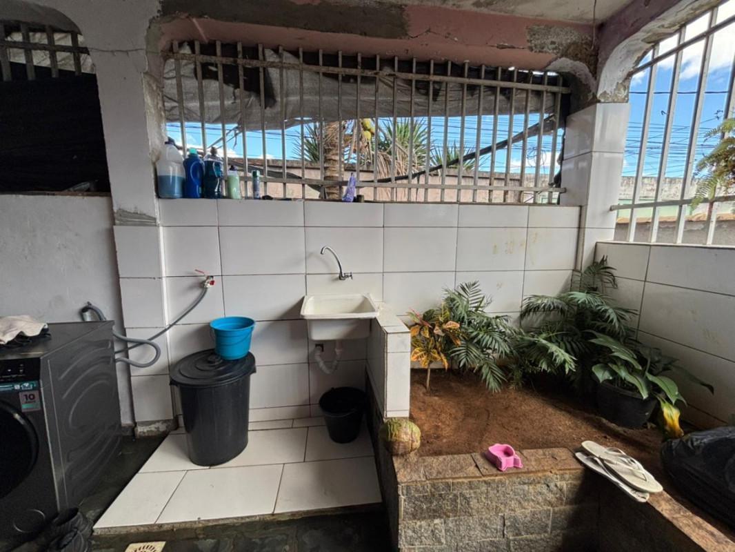 Casa, Cachoeirinha, 3 Quartos, 12 Vagas, 1 Suíte