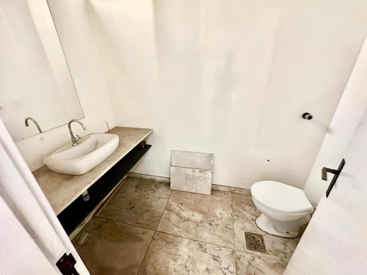 Sala, Lourdes, 1 Vaga