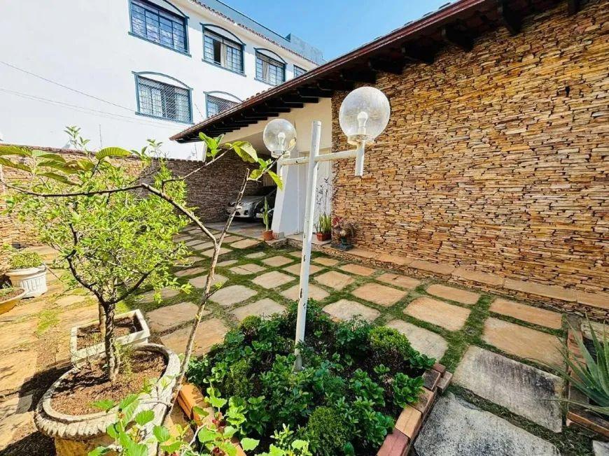 Casa, São José, 3 Quartos, 5 Vagas, 1 Suíte
