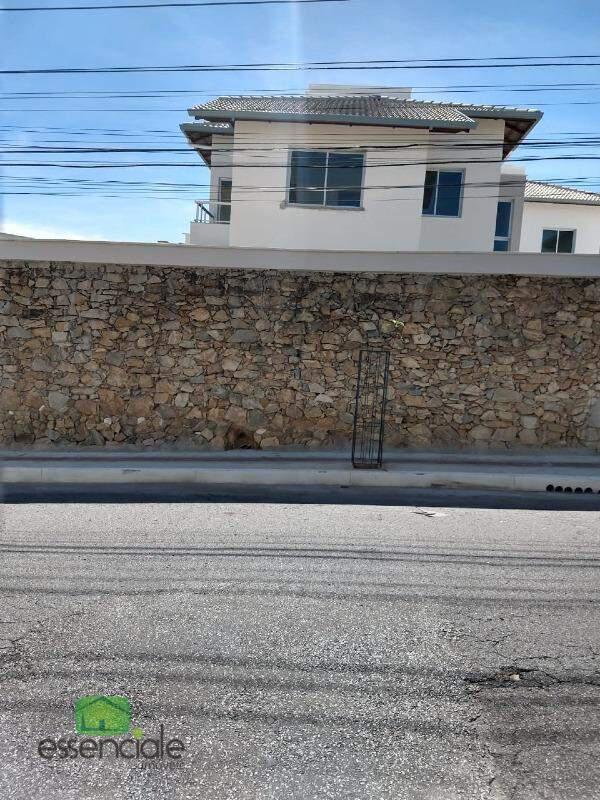 Casa, Centro, 3 Quartos, 2 Vagas, 1 Suíte