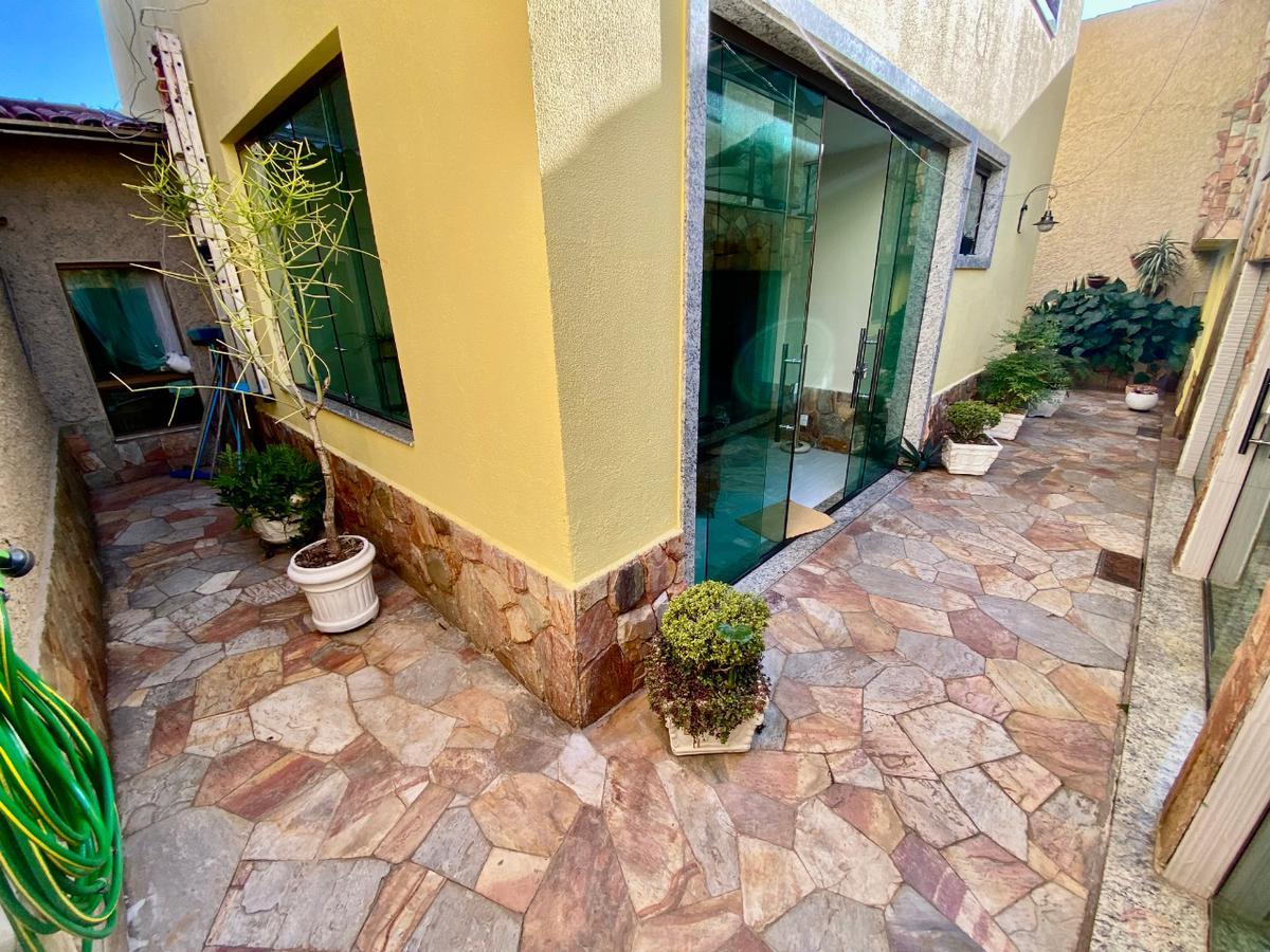 Casa, Santa Branca, 3 Quartos, 4 Vagas, 1 Suíte