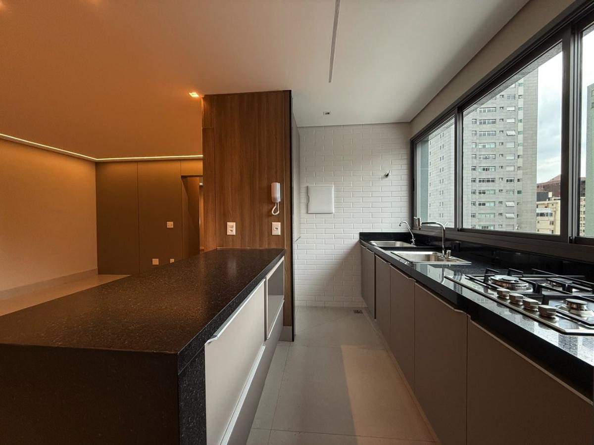 Apartamento, Funcionários, 2 Quartos, 2 Vagas, 1 Suíte