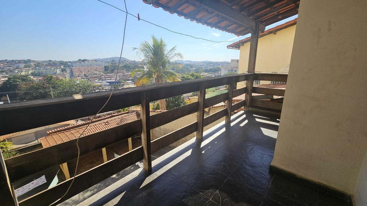 Casa, Planalto, 4 Quartos, 3 Vagas, 1 Suíte