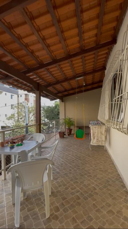 Casa, Castelo, 4 Quartos, 3 Vagas, 1 Suíte