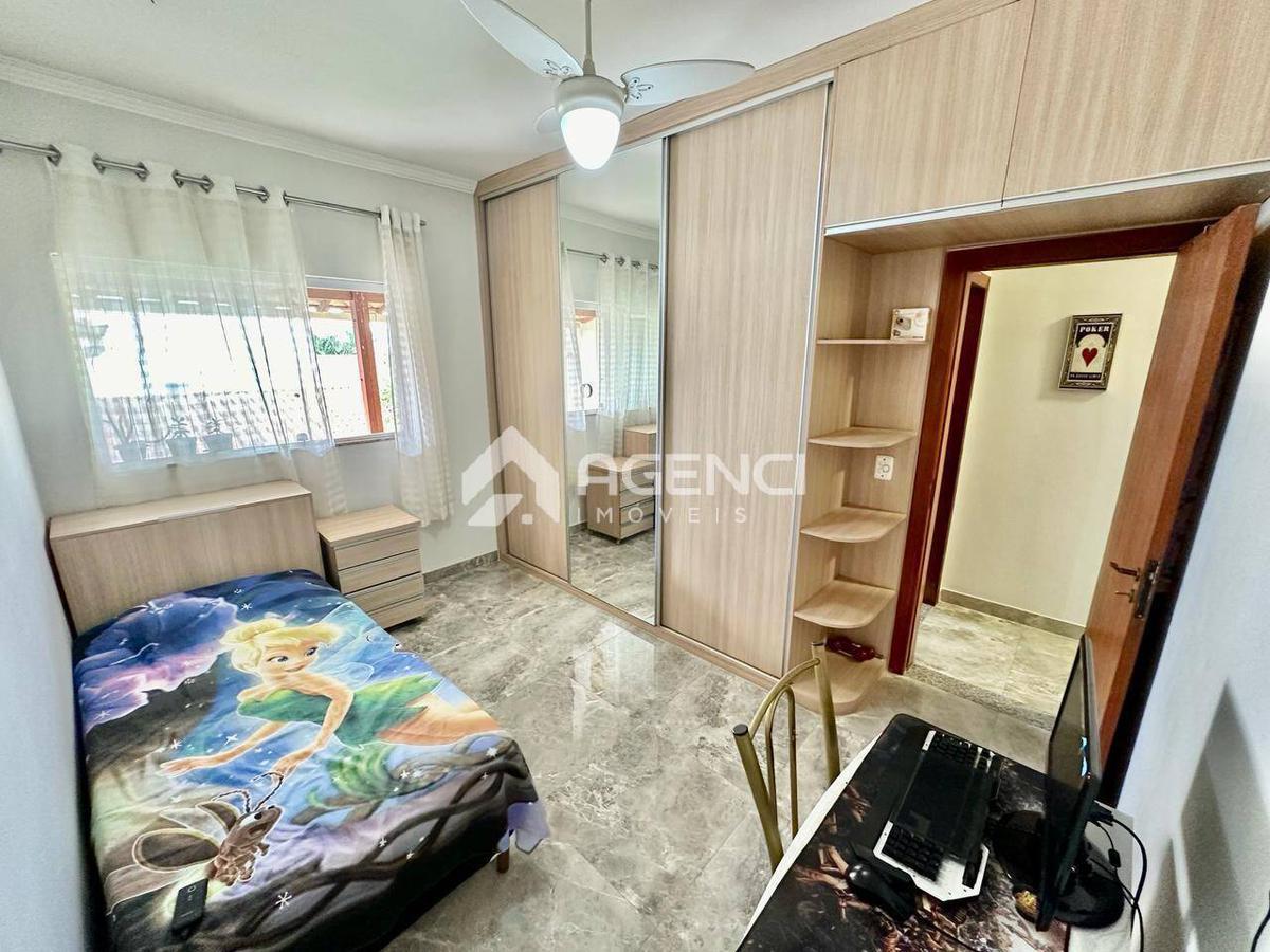 Casa, Cabral, 4 Quartos, 0 Vaga, 2 Suítes