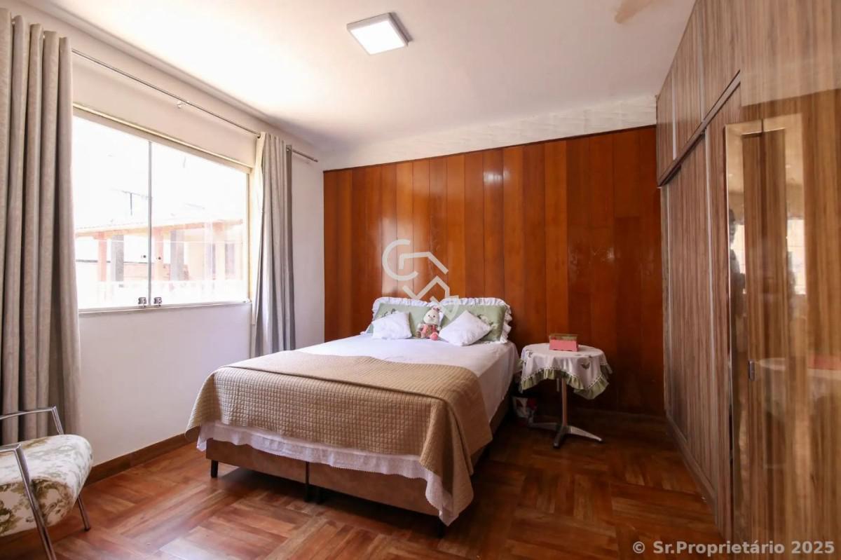 Casa, Horto, 6 Quartos, 2 Vagas, 5 Suítes
