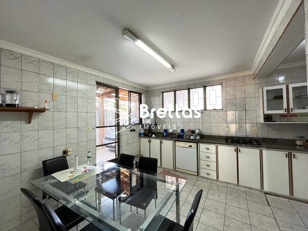 Casa, Centro, 5 Quartos, 2 Vagas, 4 Suítes