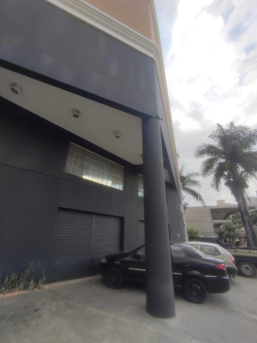 Galpão, Santa Terezinha, 0 Quarto, 10 Vagas