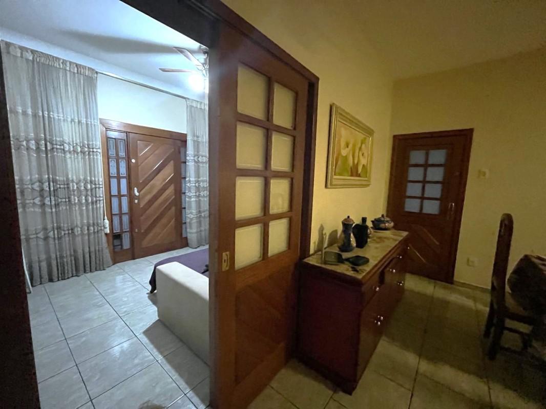 Casa, Calafate, 5 Quartos, 3 Vagas, 1 Suíte