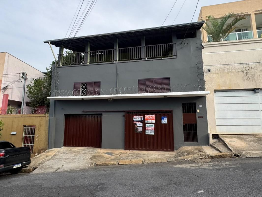 Casa, Concórdia, 4 Quartos, 2 Vagas, 1 Suíte