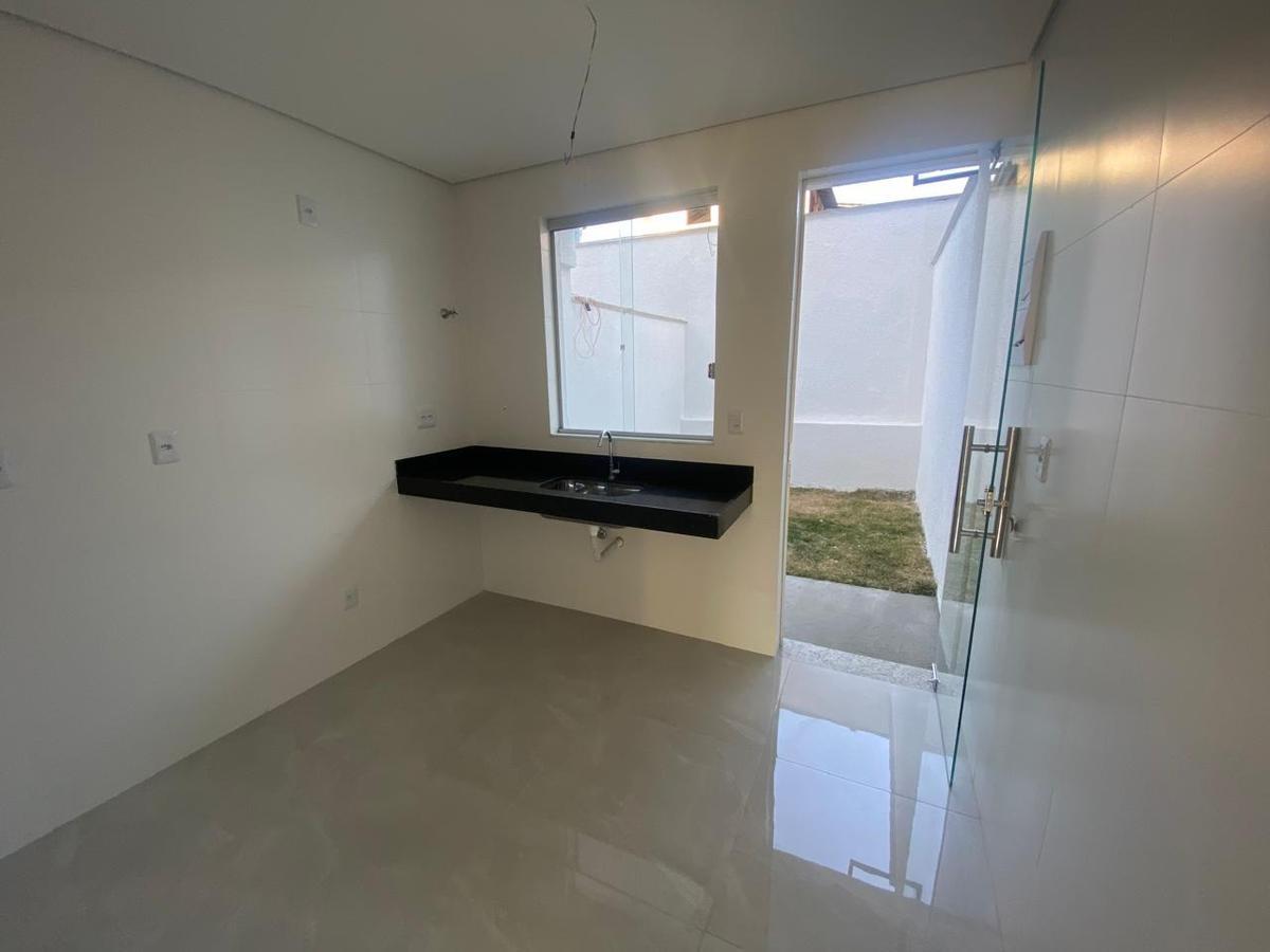 Casa, Floramar, 2 Quartos, 1 Vaga, 1 Suíte