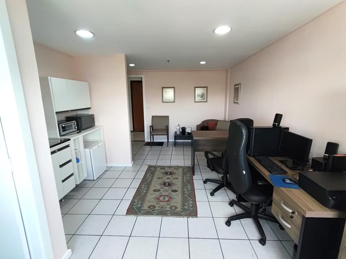 Sala, Barro Preto, 0 Quarto, 2 Vagas