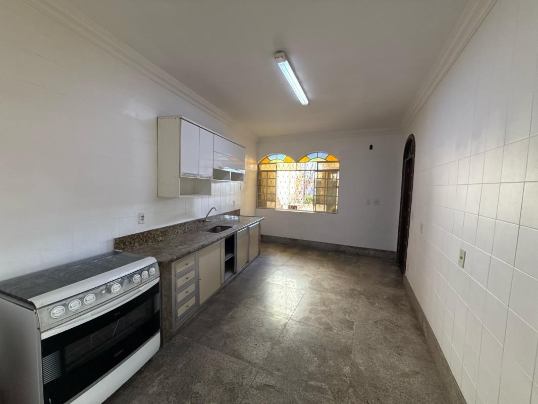 Casa, Planalto, 4 Quartos, 4 Vagas, 1 Suíte