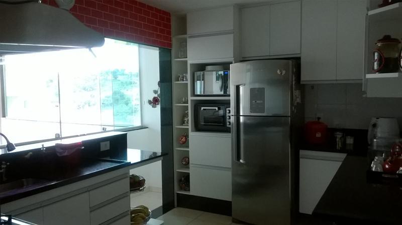 Casa, Cabral, 4 Quartos, 2 Vagas, 1 Suíte