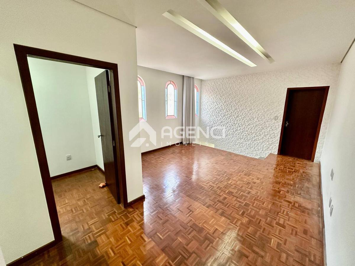 Casa, Parque Xangri-lá, 4 Quartos, 0 Vaga, 1 Suíte