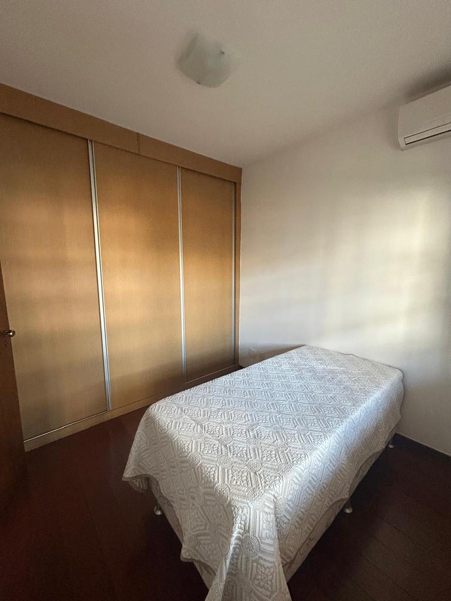 Casa, Castelo, 4 Quartos, 2 Vagas, 1 Suíte