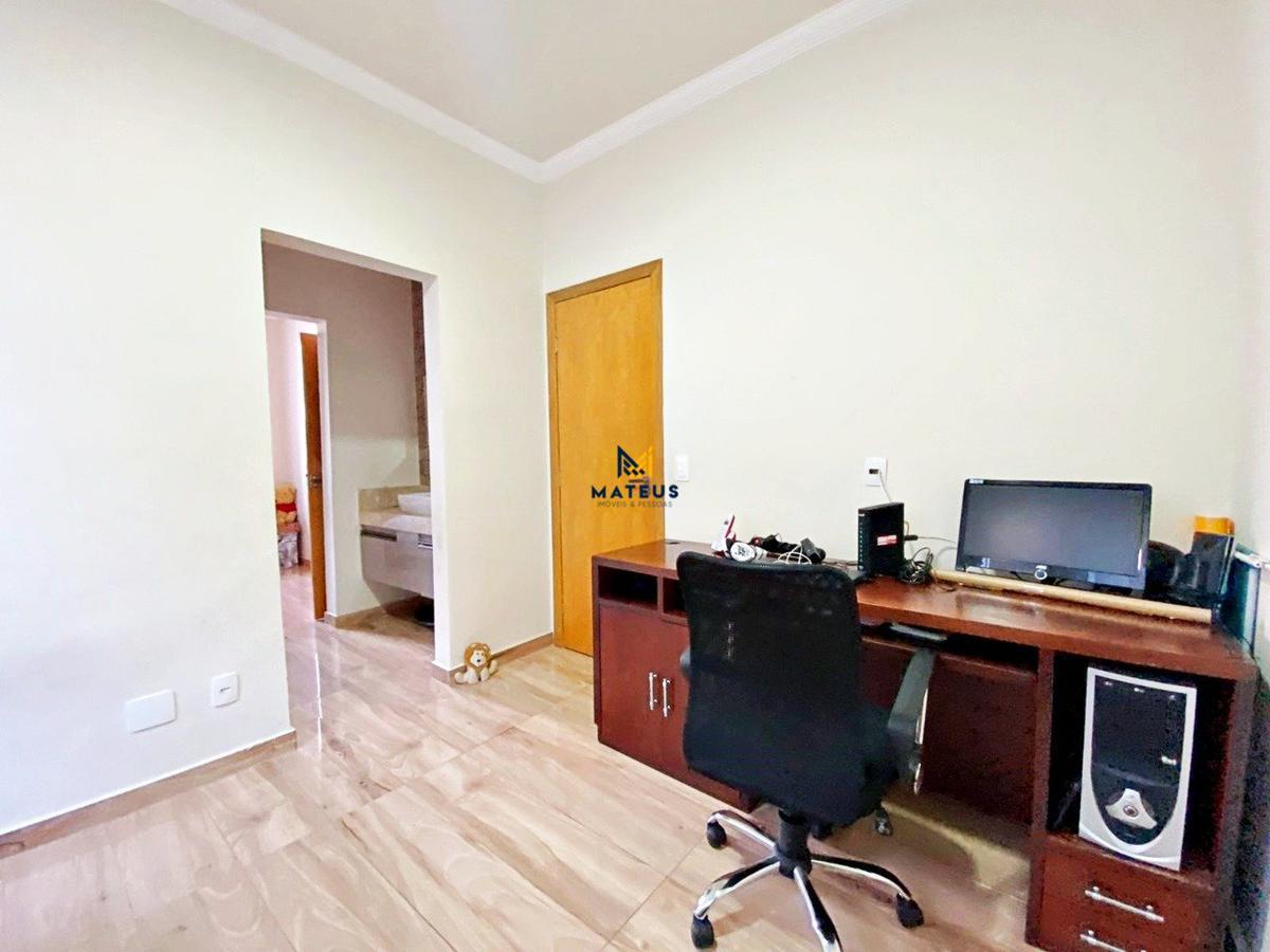 Casa, Caiçaras, 3 Quartos, 6 Vagas, 1 Suíte